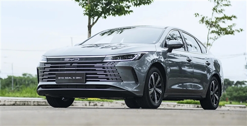 BYD Seal 5 Gây Sốc Phân Khúc Sedan C: Mẫu Hybrid Cắm Sạc Đầu Tiên Giá Chỉ 696 Triệu